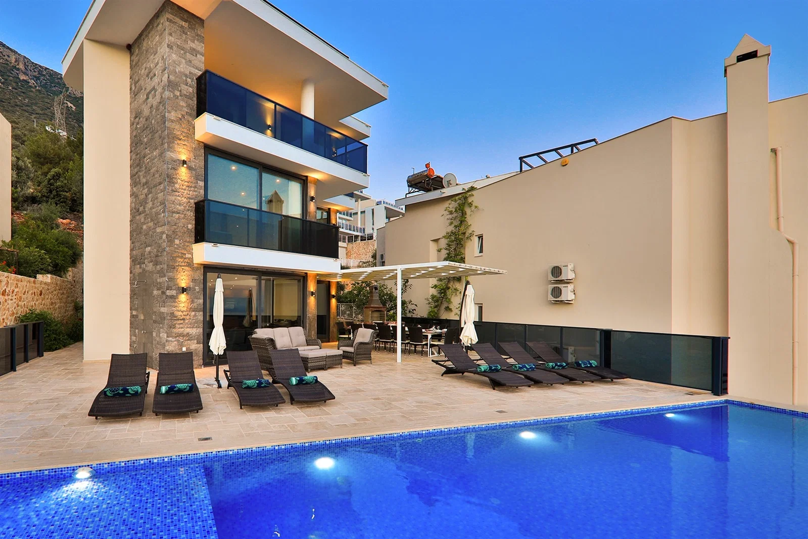 Kalkan’da Deniz Manzaralı, Özel Havuzlu, 7 Yatak Odalı, Lüks Villa