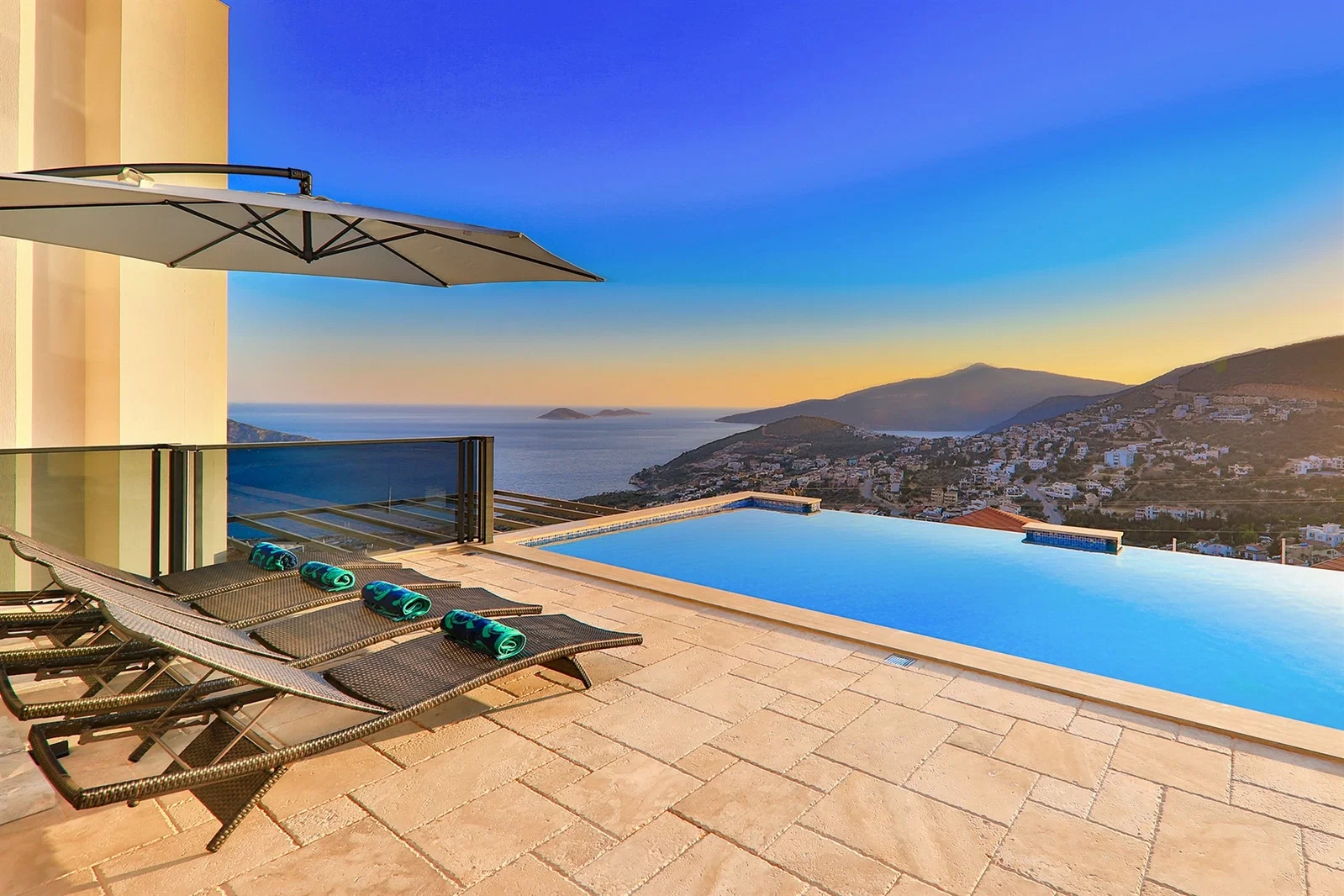 Kalkan’da Deniz Manzaralı, Özel Havuzlu, 7 Yatak Odalı, Lüks Villa