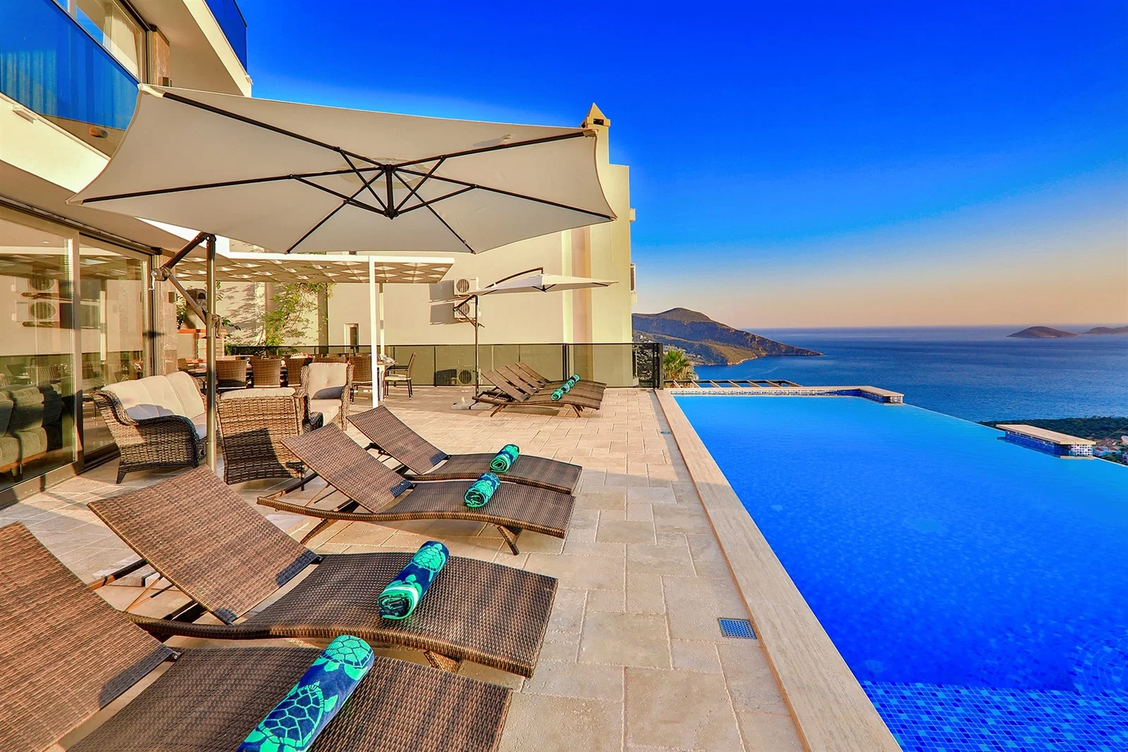 Kalkan’da Deniz Manzaralı, Özel Havuzlu, 7 Yatak Odalı, Lüks Villa