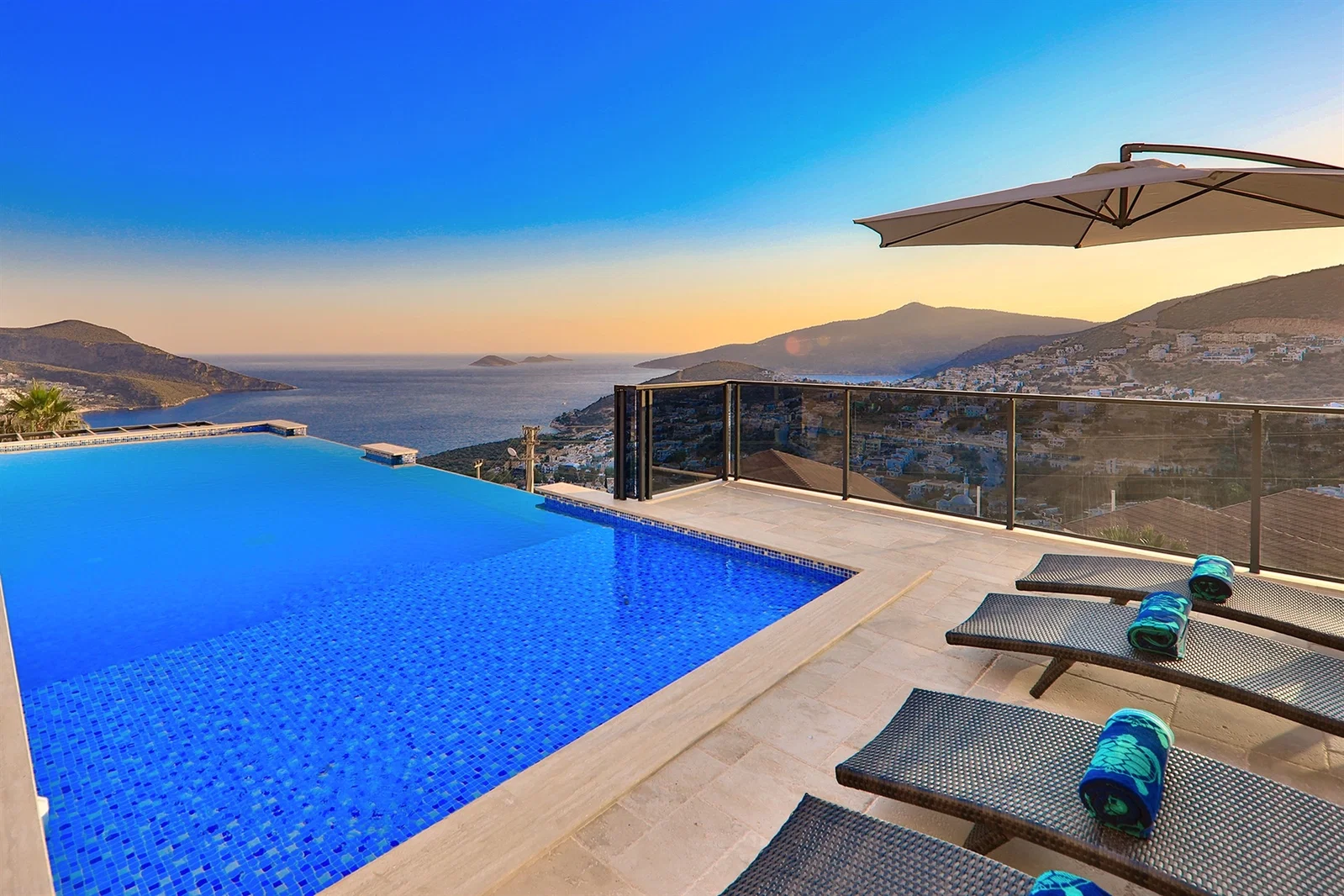 Kalkan’da Deniz Manzaralı, Özel Havuzlu, 7 Yatak Odalı, Lüks Villa