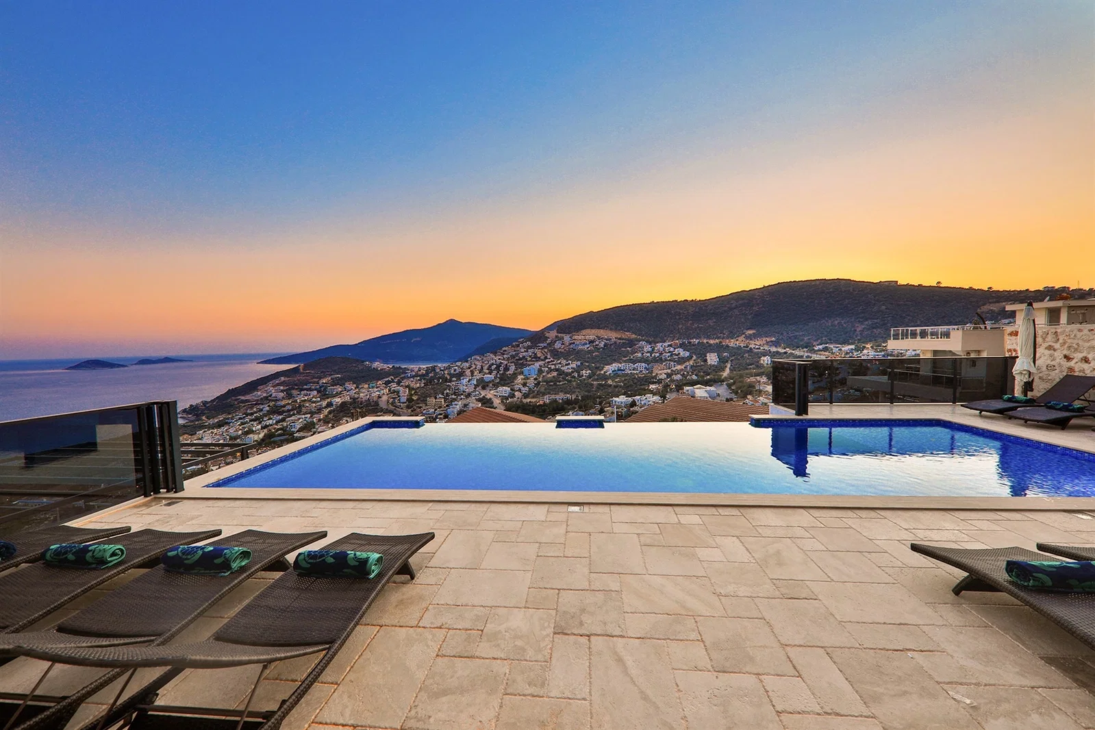 Kalkan’da Deniz Manzaralı, Özel Havuzlu, 7 Yatak Odalı, Lüks Villa