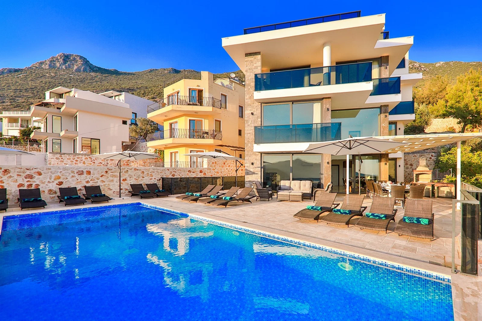 Kalkan’da Deniz Manzaralı, Özel Havuzlu, 7 Yatak Odalı, Lüks Villa