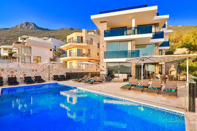 Kalkan’da Deniz Manzaralı, Özel Havuzlu, 7 Yatak Odalı, Lüks Villa