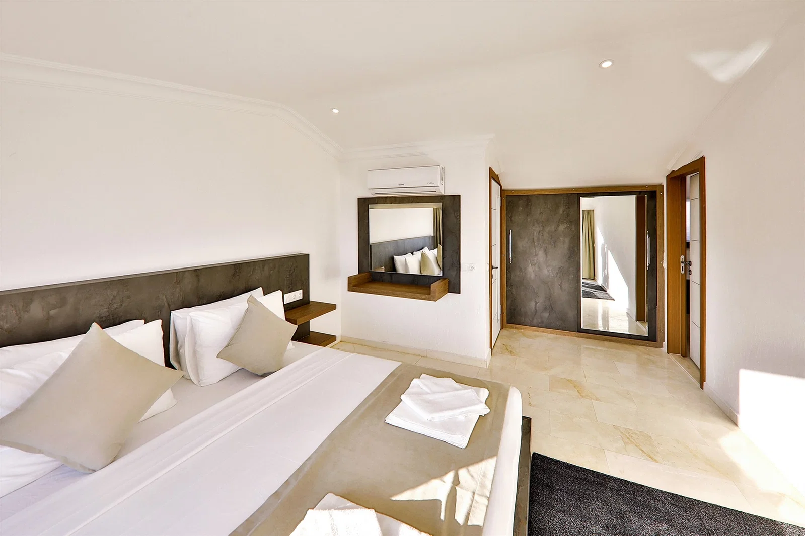 Kalkan’da Deniz Manzaralı, Özel Havuzlu, 7 Yatak Odalı, Lüks Villa