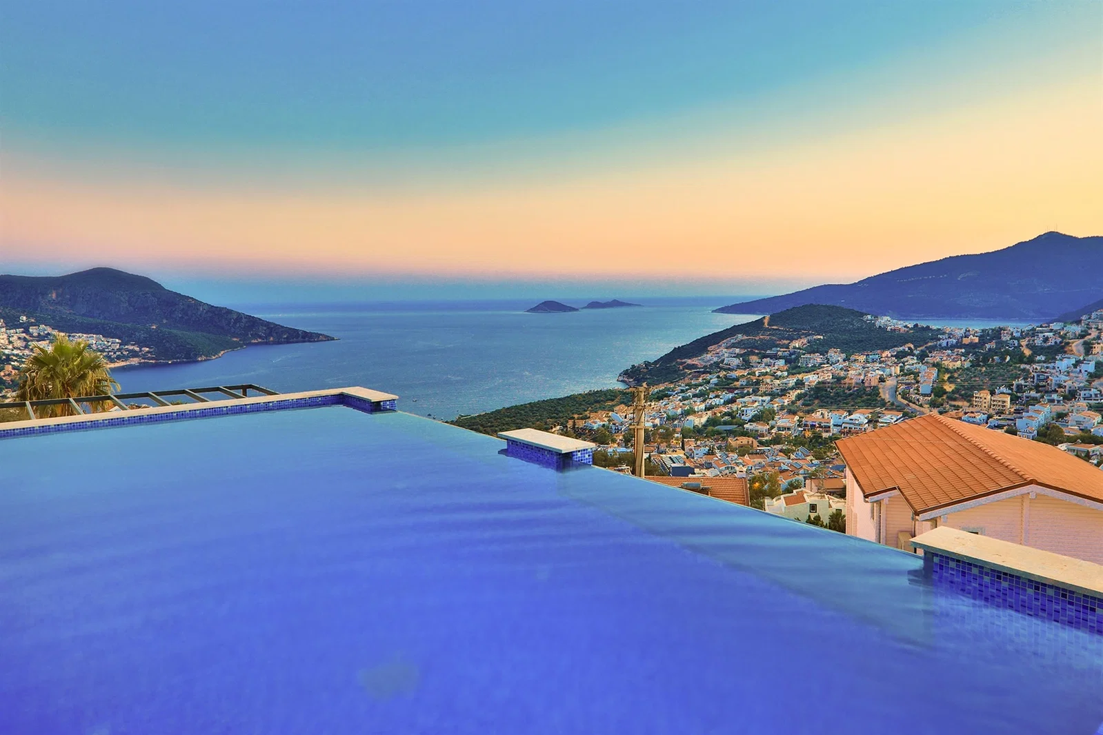 Kalkan’da Deniz Manzaralı, Özel Havuzlu, 7 Yatak Odalı, Lüks Villa