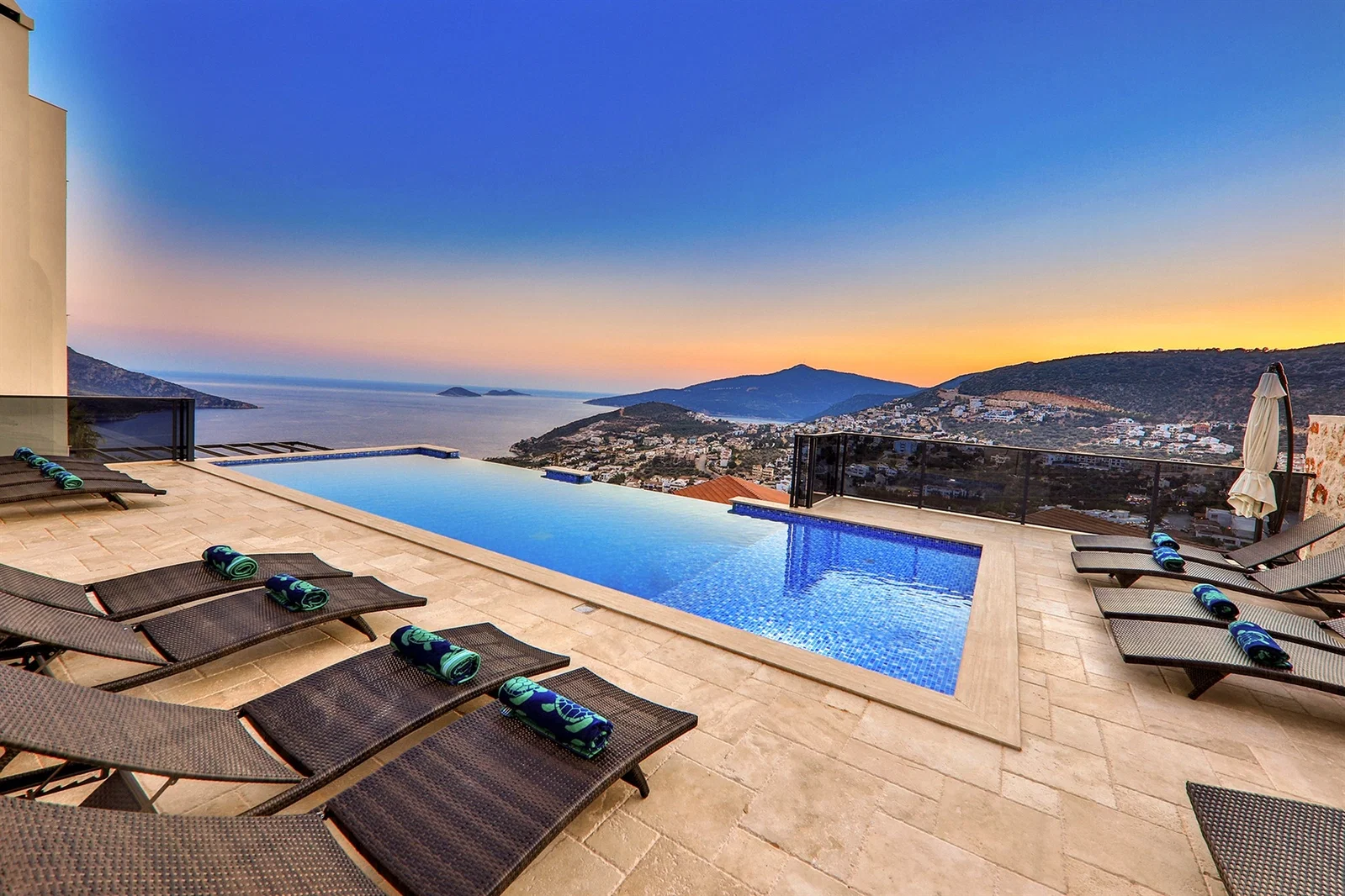 Kalkan’da Deniz Manzaralı, Özel Havuzlu, 7 Yatak Odalı, Lüks Villa