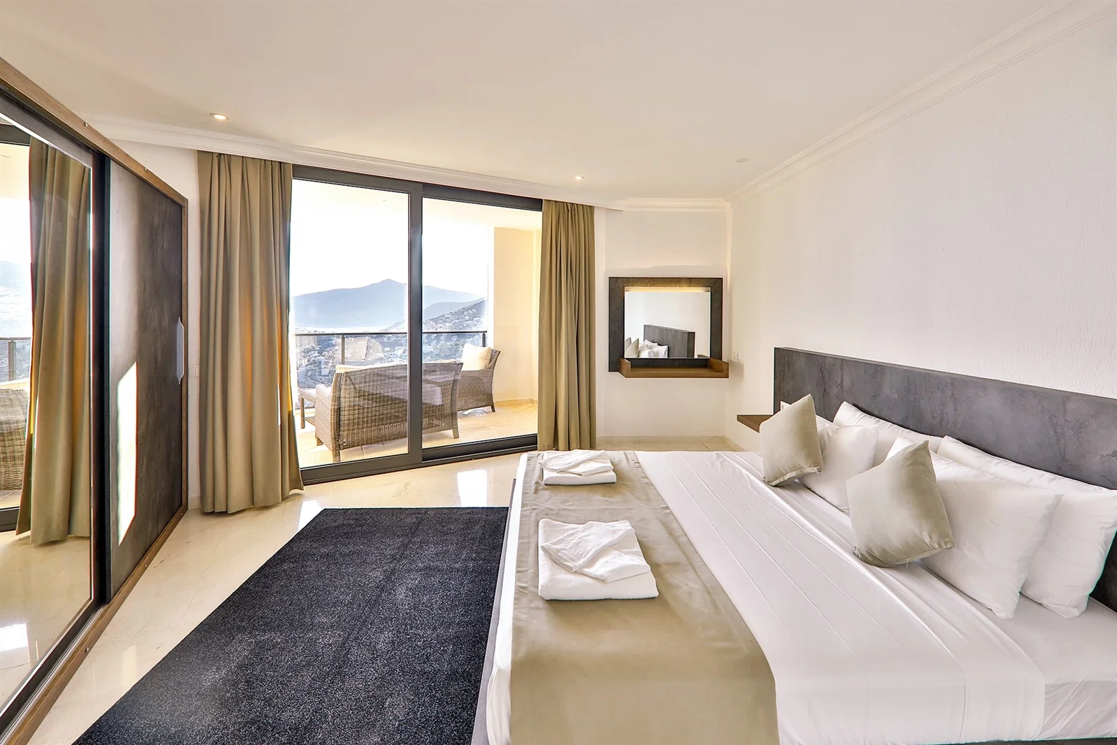 Kalkan’da Deniz Manzaralı, Özel Havuzlu, 7 Yatak Odalı, Lüks Villa