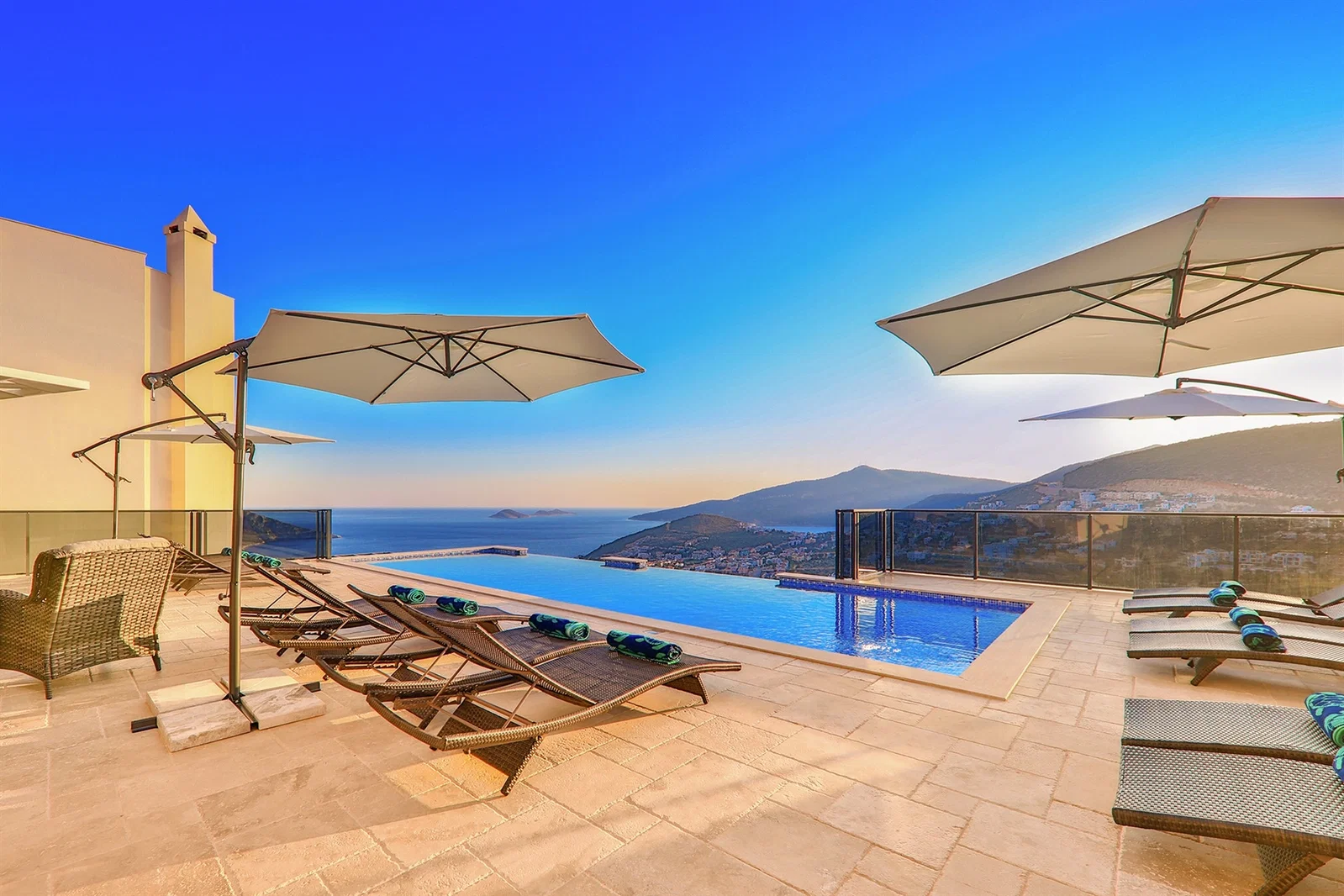 Kalkan’da Deniz Manzaralı, Özel Havuzlu, 7 Yatak Odalı, Lüks Villa