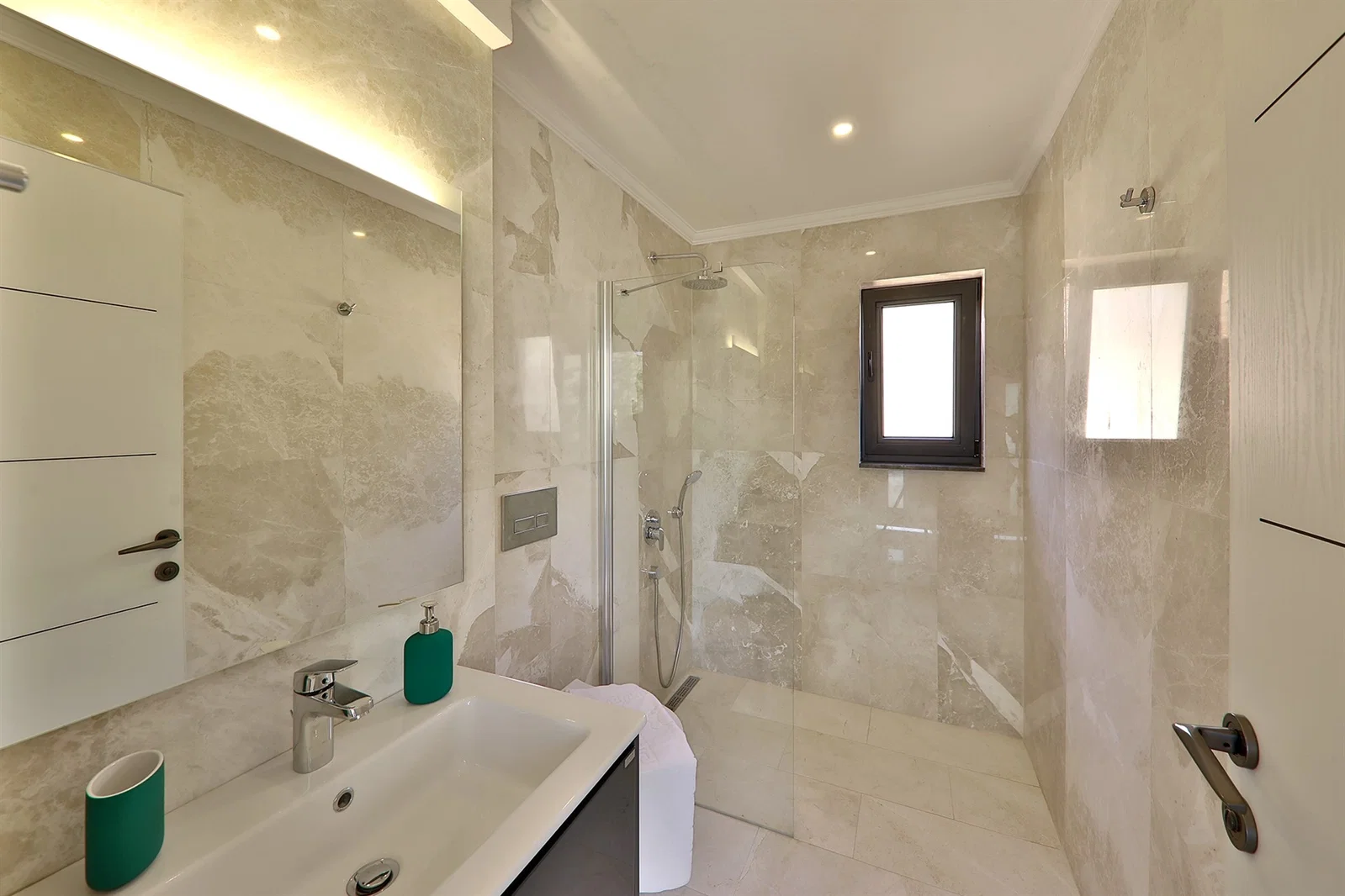 Kalkan’da Deniz Manzaralı, Özel Havuzlu, 7 Yatak Odalı, Lüks Villa
