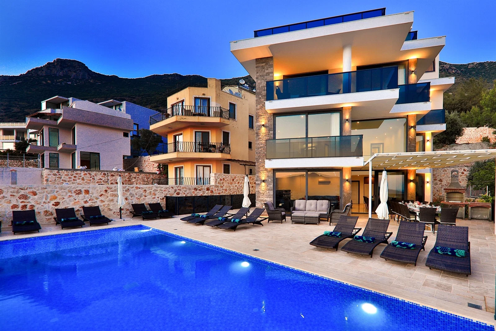 Kalkan’da Deniz Manzaralı, Özel Havuzlu, 7 Yatak Odalı, Lüks Villa