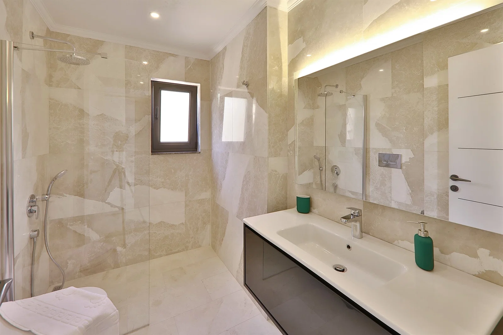 Kalkan’da Deniz Manzaralı, Özel Havuzlu, 7 Yatak Odalı, Lüks Villa