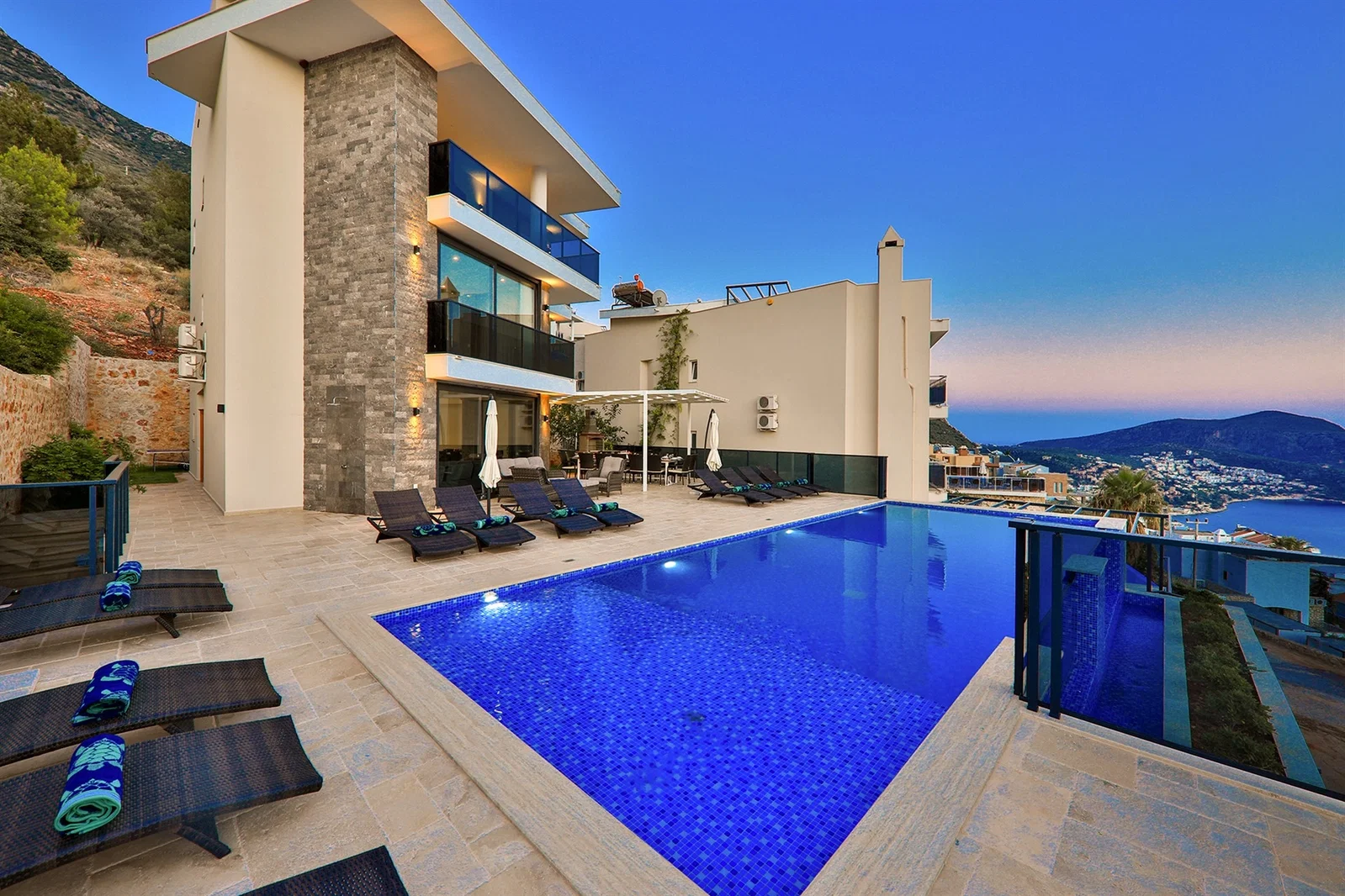 Kalkan’da Deniz Manzaralı, Özel Havuzlu, 7 Yatak Odalı, Lüks Villa