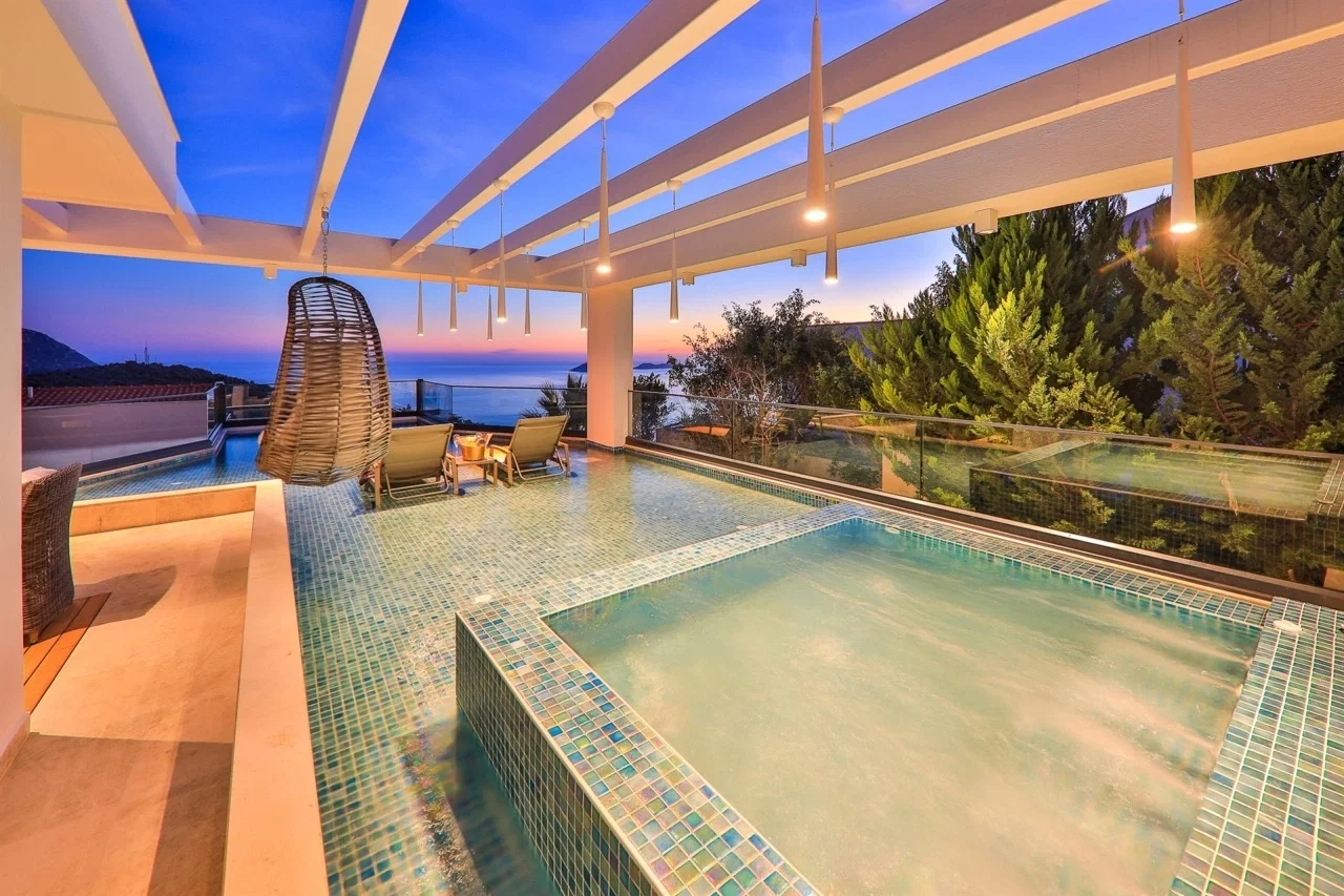 Kalkan’da Sakin Konumda, Isıtmalı Havuzlu, Jakuzili, Lüks Villa
