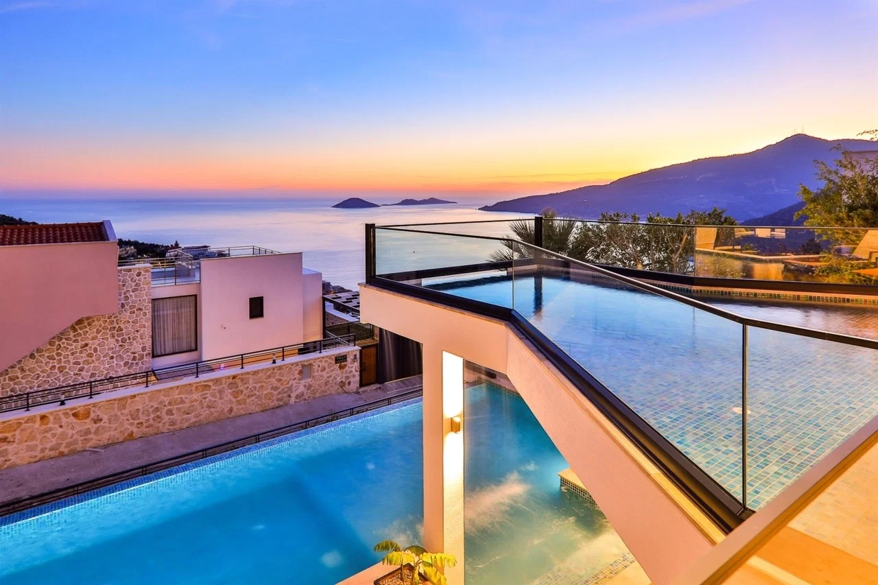 Kalkan’da Sakin Konumda, Isıtmalı Havuzlu, Jakuzili, Lüks Villa
