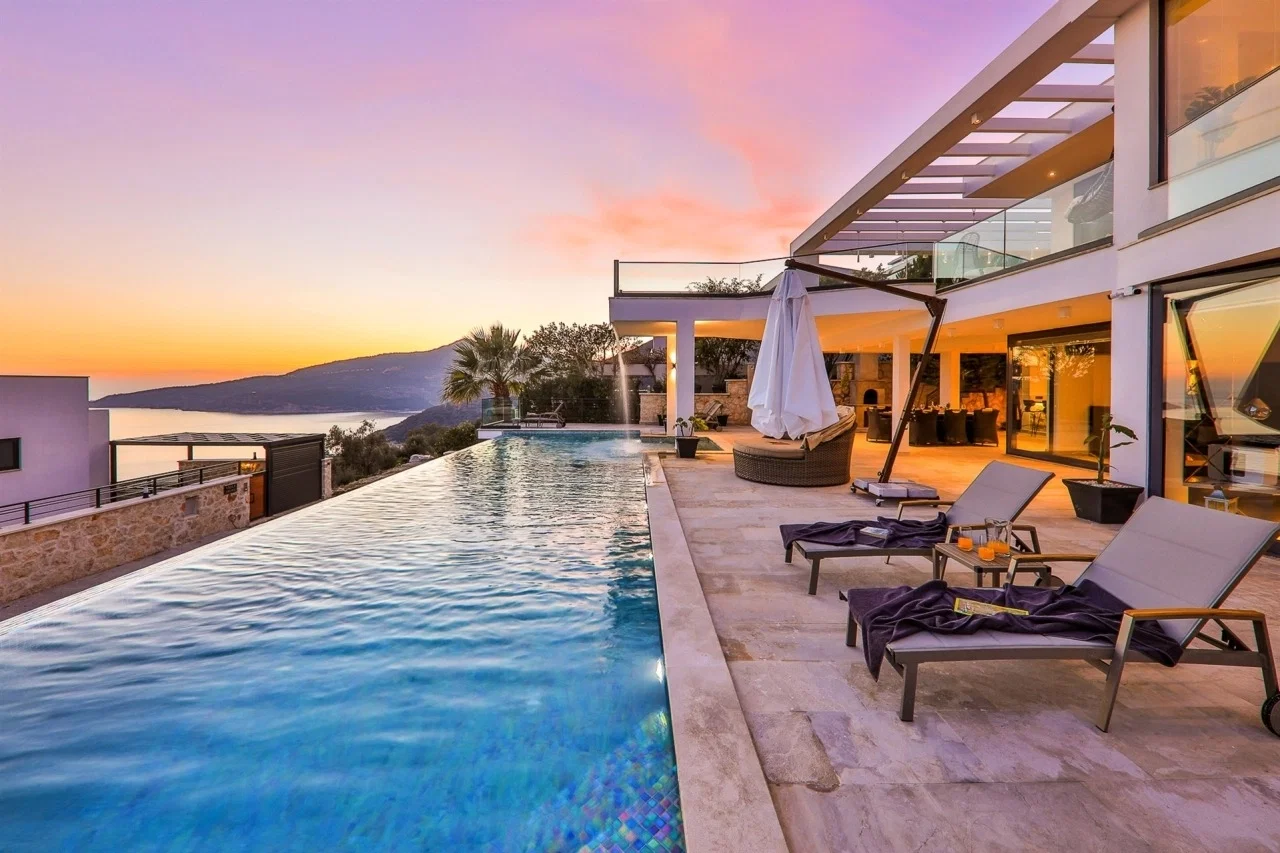 Kalkan’da Sakin Konumda, Isıtmalı Havuzlu, Jakuzili, Lüks Villa