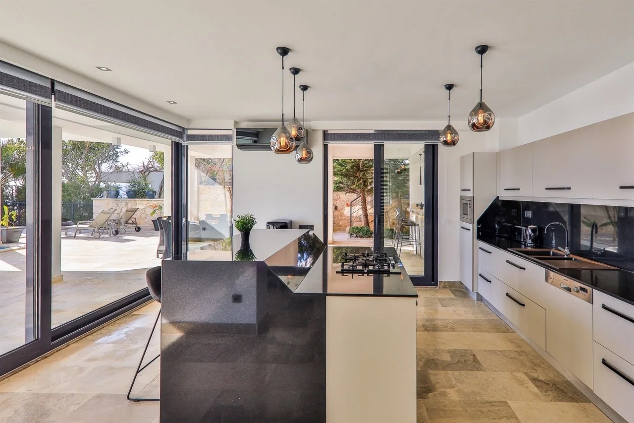 Kalkan’da Sakin Konumda, Isıtmalı Havuzlu, Jakuzili, Lüks Villa