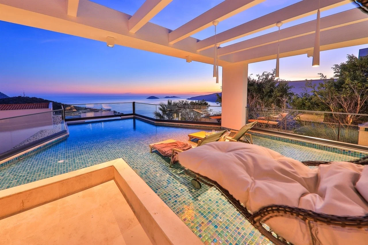 Kalkan’da Sakin Konumda, Isıtmalı Havuzlu, Jakuzili, Lüks Villa
