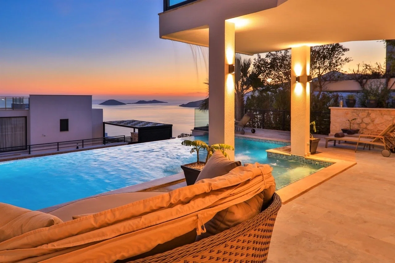 Kalkan’da Sakin Konumda, Isıtmalı Havuzlu, Jakuzili, Lüks Villa