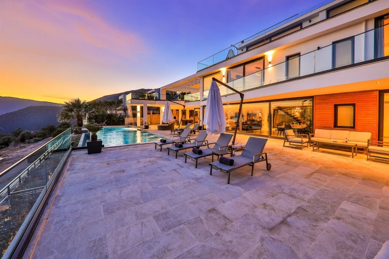 Kalkan’da Sakin Konumda, Isıtmalı Havuzlu, Jakuzili, Lüks Villa