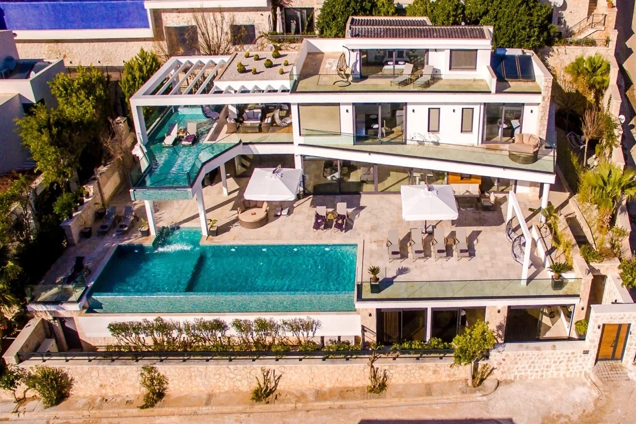 Kalkan’da Sakin Konumda, Isıtmalı Havuzlu, Jakuzili, Lüks Villa