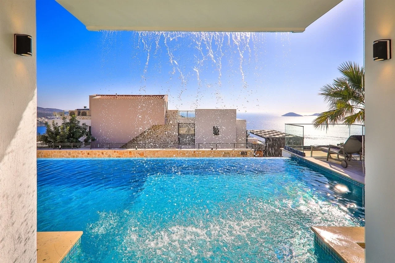 Kalkan’da Sakin Konumda, Isıtmalı Havuzlu, Jakuzili, Lüks Villa