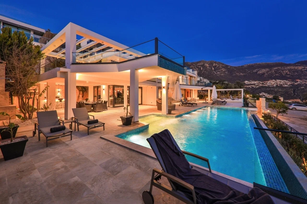 Kalkan’da Sakin Konumda, Isıtmalı Havuzlu, Jakuzili, Lüks Villa