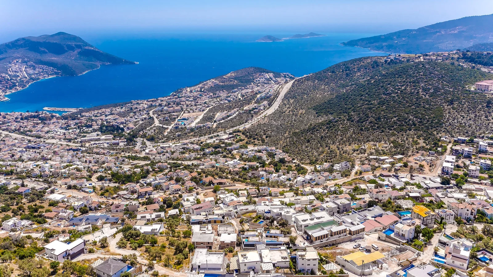 Kalkan’da Deniz Manzaralı, Korunaklı Havuzlu, 2 Yatak Odalı, Ekonomik Villa