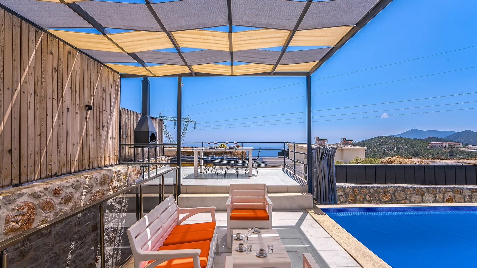 Kalkan’da Deniz Manzaralı, Korunaklı Havuzlu, 2 Yatak Odalı, Ekonomik Villa