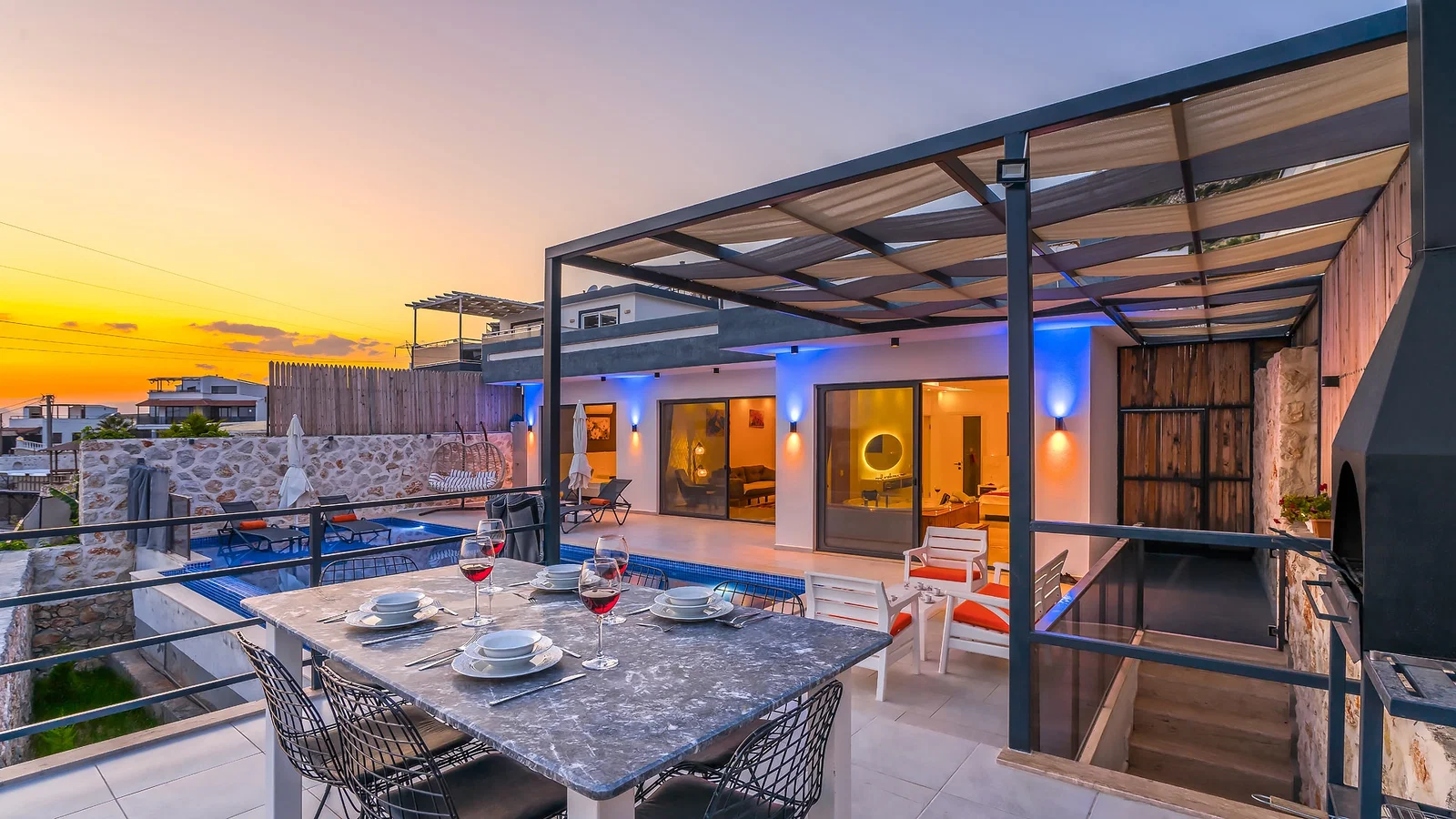 Kalkan’da Deniz Manzaralı, Korunaklı Havuzlu, 2 Yatak Odalı, Ekonomik Villa