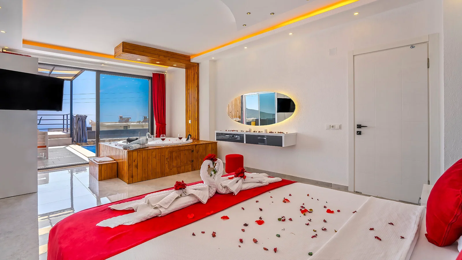 Kalkan’da Deniz Manzaralı, Korunaklı Havuzlu, 2 Yatak Odalı, Ekonomik Villa