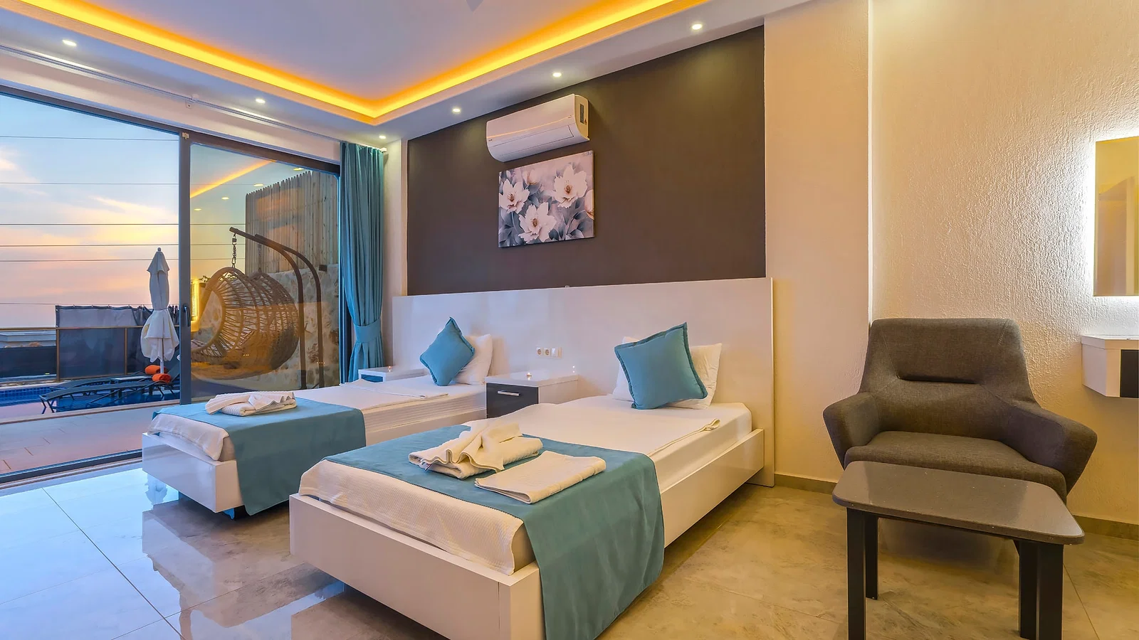 Kalkan’da Deniz Manzaralı, Korunaklı Havuzlu, 2 Yatak Odalı, Ekonomik Villa