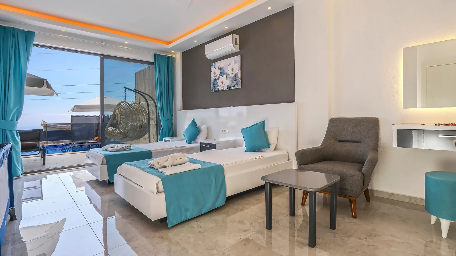 Kalkan’da Deniz Manzaralı, Korunaklı Havuzlu, 2 Yatak Odalı, Ekonomik Villa