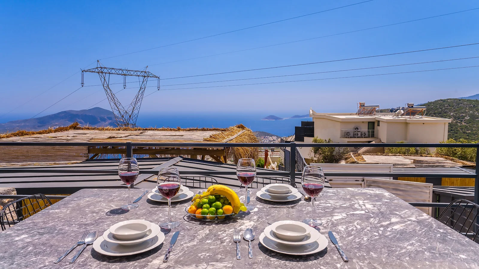 Kalkan’da Deniz Manzaralı, Korunaklı Havuzlu, 2 Yatak Odalı, Ekonomik Villa