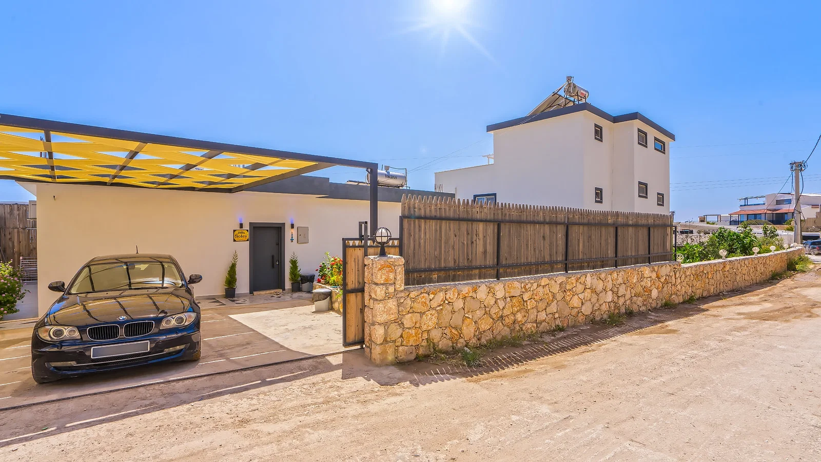 Kalkan’da Deniz Manzaralı, Korunaklı Havuzlu, 2 Yatak Odalı, Ekonomik Villa