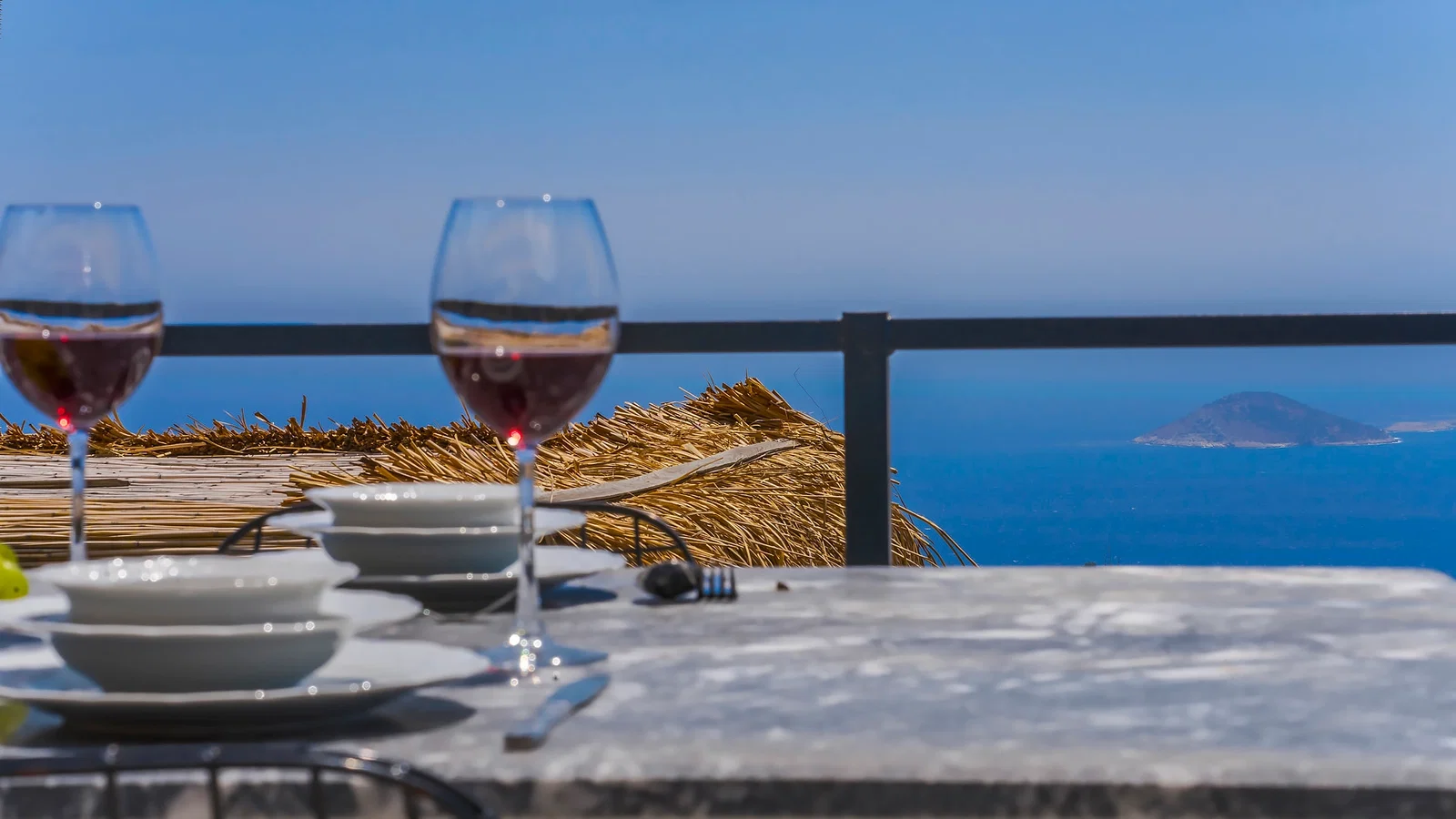 Kalkan’da Deniz Manzaralı, Korunaklı Havuzlu, 2 Yatak Odalı, Ekonomik Villa