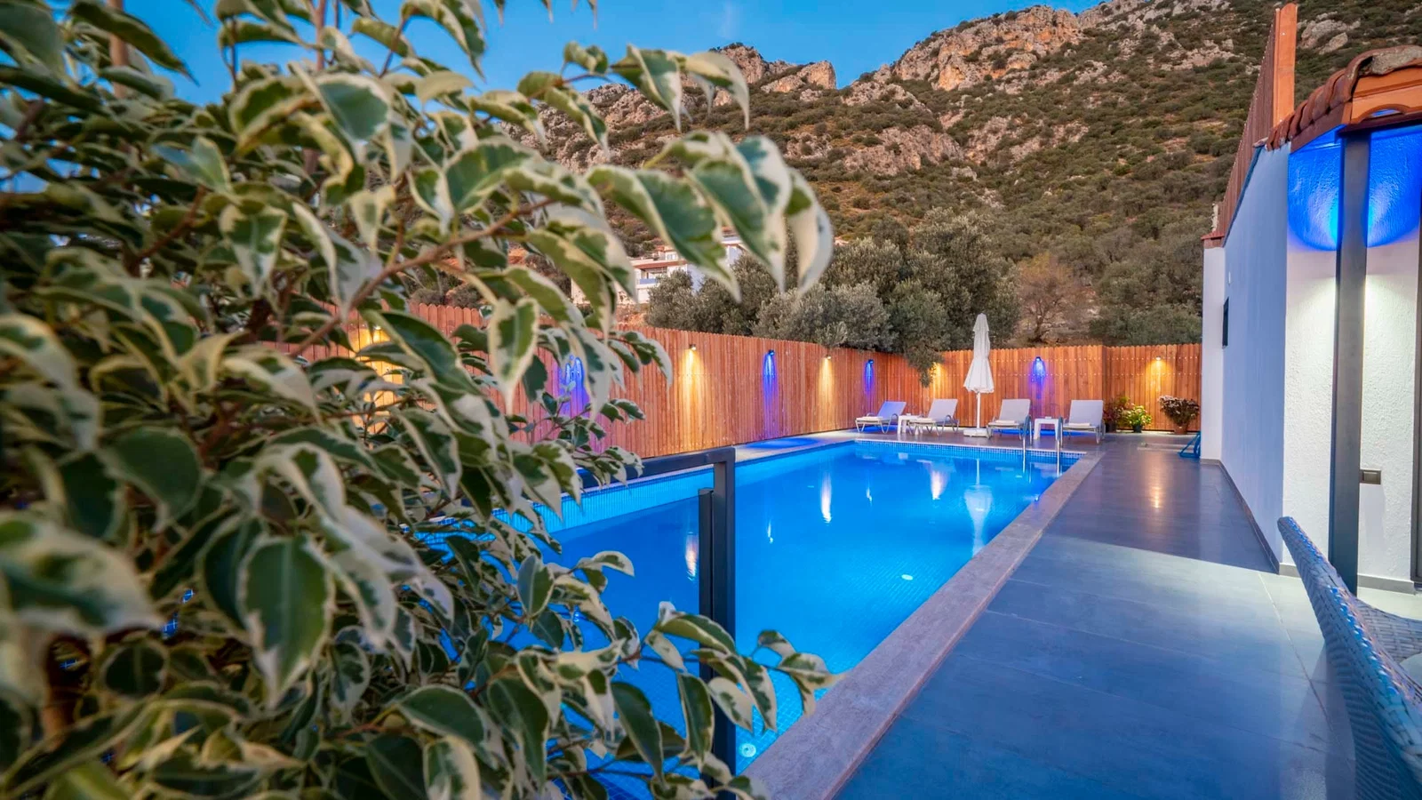 Kalkan’da Balayı Çiftlerine Uygun, Korunaklı Havuzlu, 2 Yatak Odalı, Ekonomik Villa