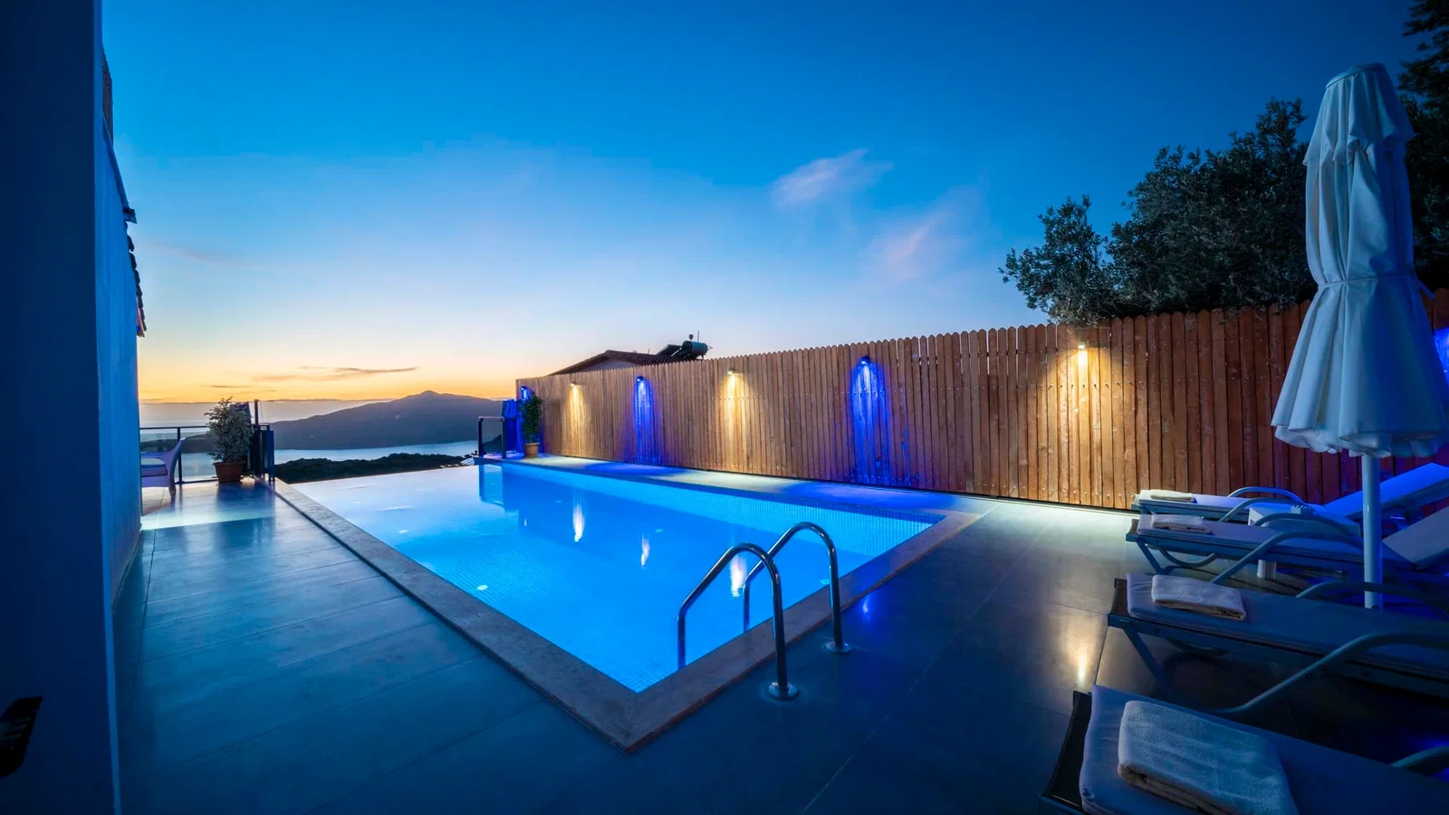 Kalkan’da Balayı Çiftlerine Uygun, Korunaklı Havuzlu, 2 Yatak Odalı, Ekonomik Villa