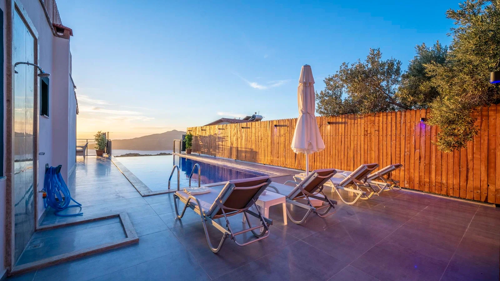 Kalkan’da Balayı Çiftlerine Uygun, Korunaklı Havuzlu, 2 Yatak Odalı, Ekonomik Villa