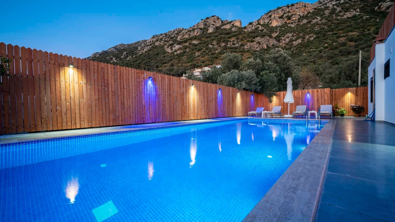Kalkan’da Balayı Çiftlerine Uygun, Korunaklı Havuzlu, 2 Yatak Odalı, Ekonomik Villa
