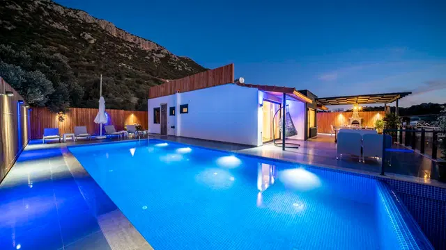Kalkan’da Balayı Çiftlerine Uygun, Korunaklı Havuzlu, 2 Yatak Odalı, Ekonomik Villa