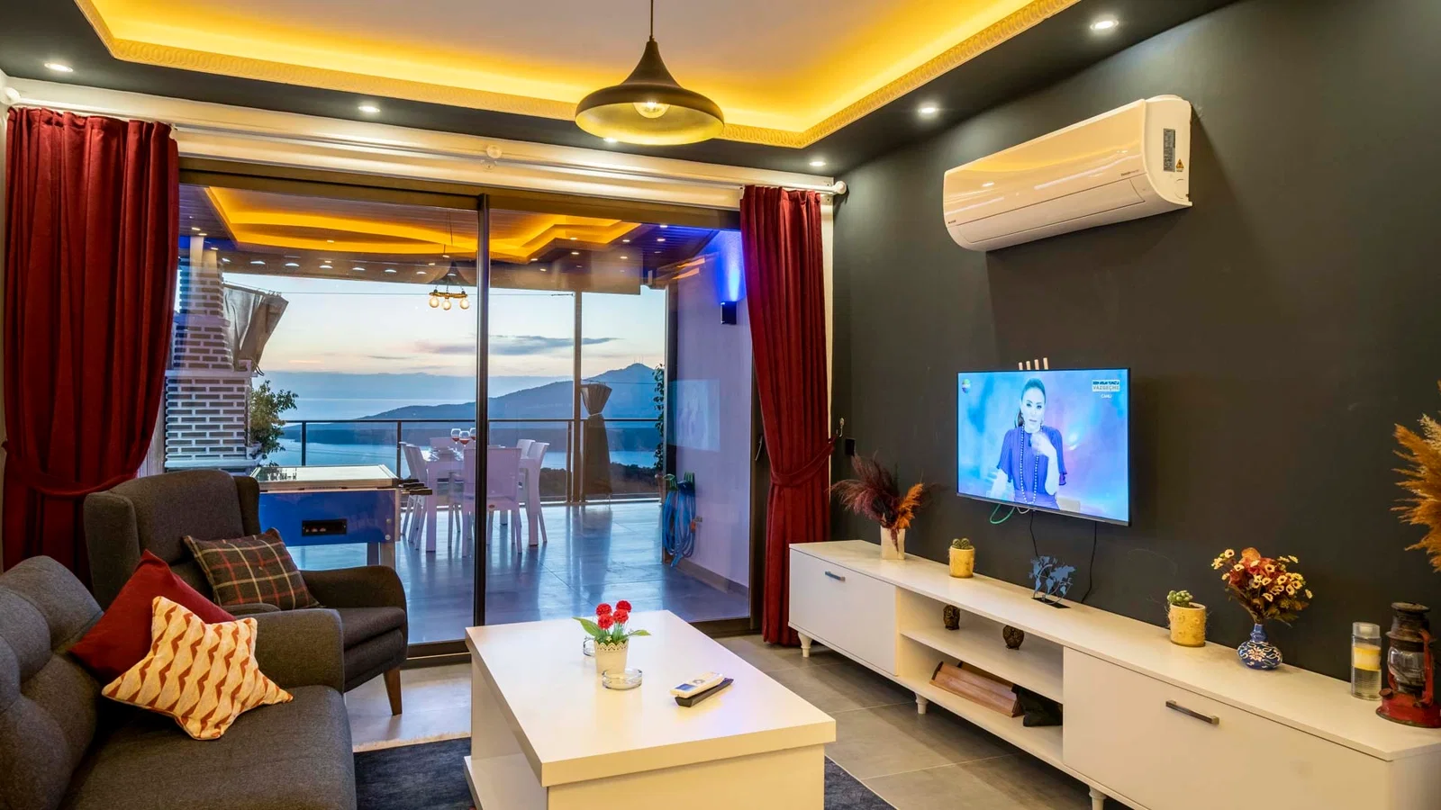 Kalkan’da Balayı Çiftlerine Uygun, Korunaklı Havuzlu, 2 Yatak Odalı, Ekonomik Villa