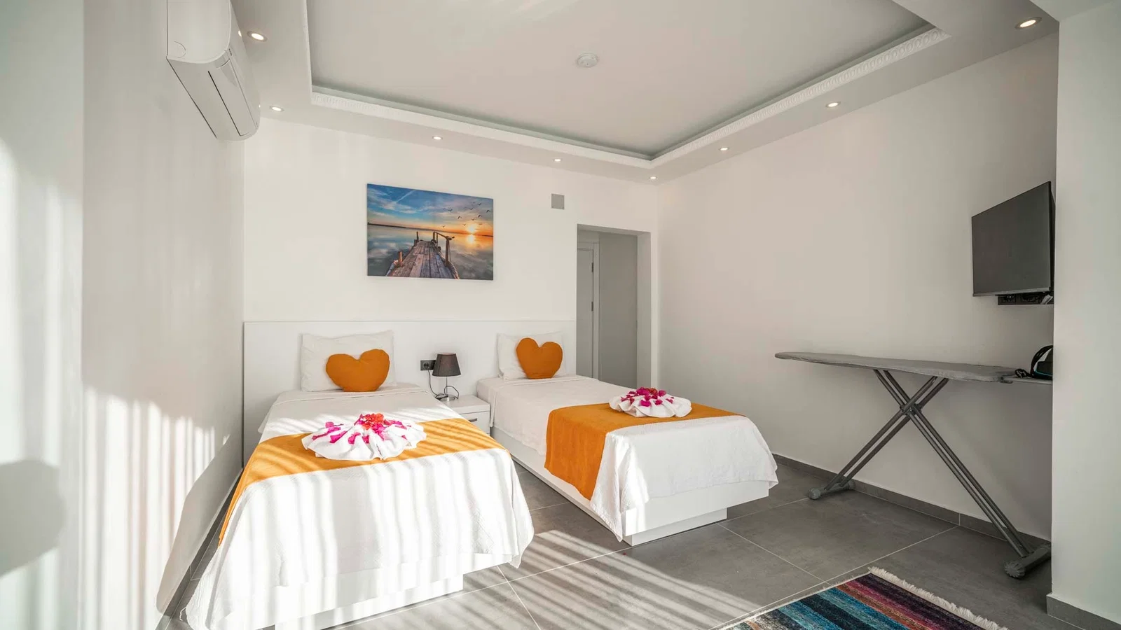 Kalkan’da Balayı Çiftlerine Uygun, Korunaklı Havuzlu, 2 Yatak Odalı, Ekonomik Villa