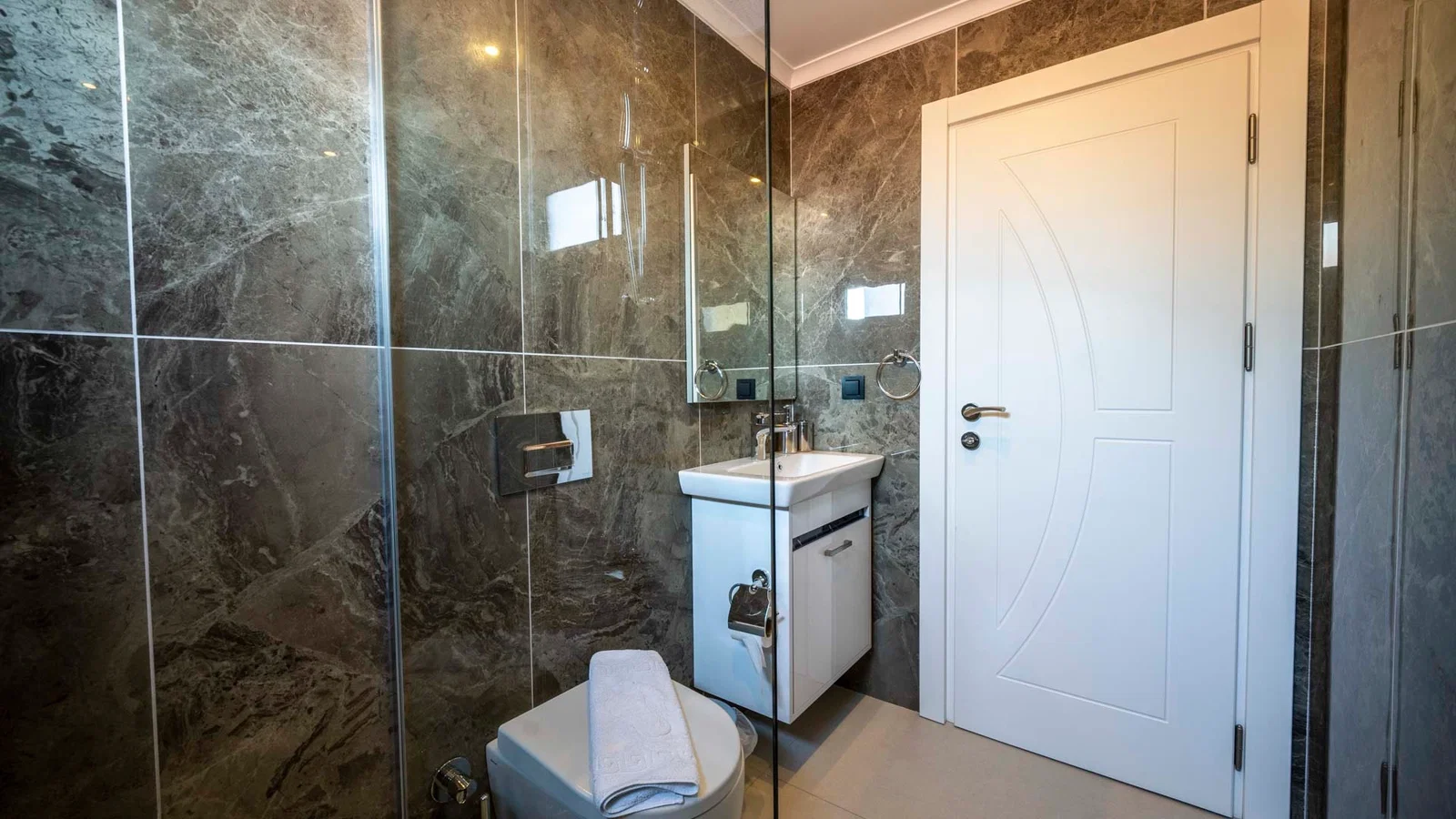 Kalkan’da Balayı Çiftlerine Uygun, Korunaklı Havuzlu, 2 Yatak Odalı, Ekonomik Villa