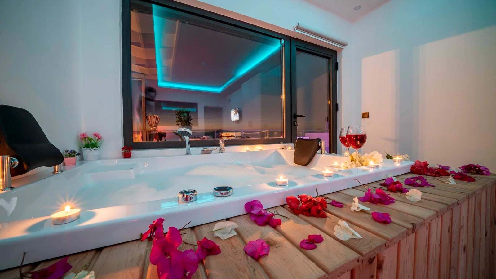 Kalkan’da Balayı Çiftlerine Uygun, Korunaklı Havuzlu, 2 Yatak Odalı, Ekonomik Villa