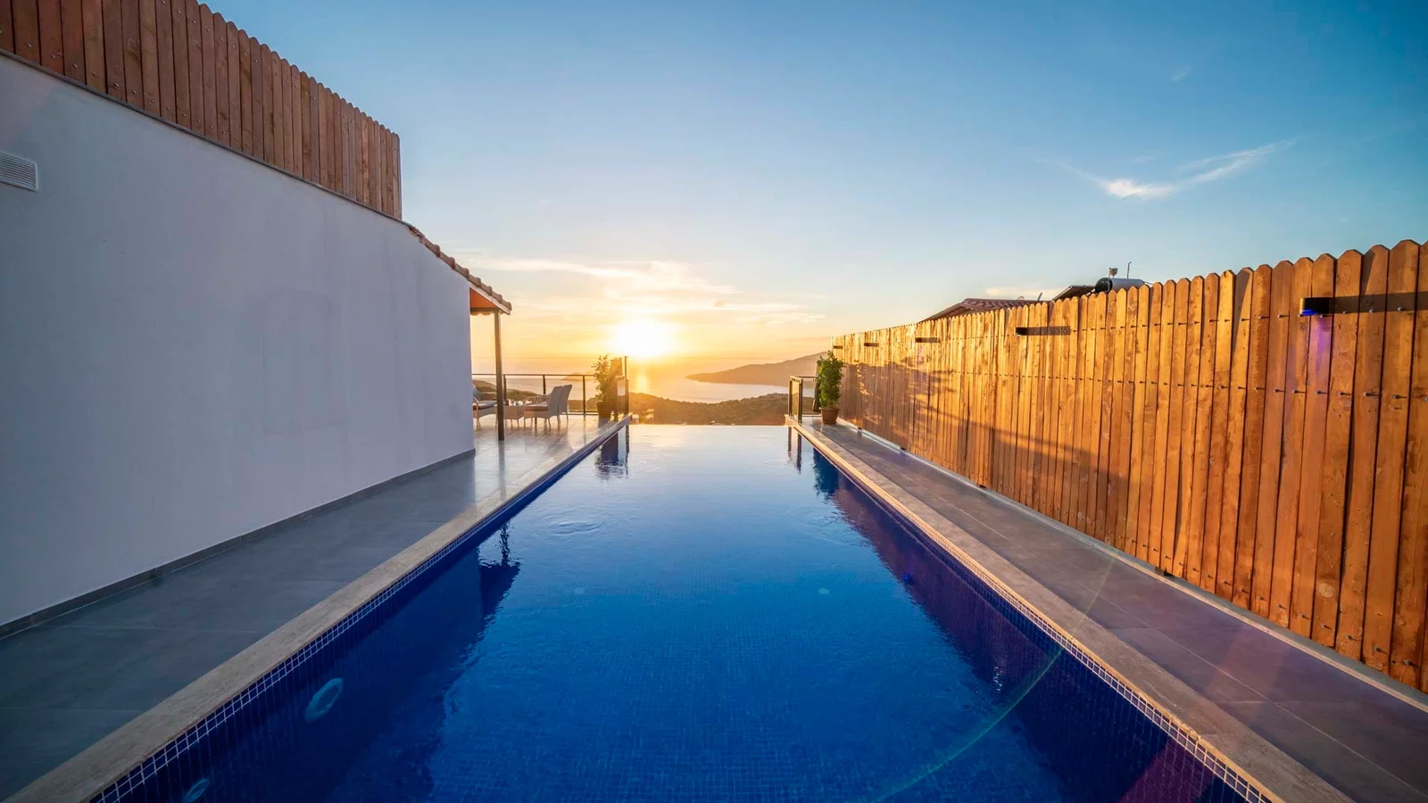 Kalkan’da Balayı Çiftlerine Uygun, Korunaklı Havuzlu, 2 Yatak Odalı, Ekonomik Villa