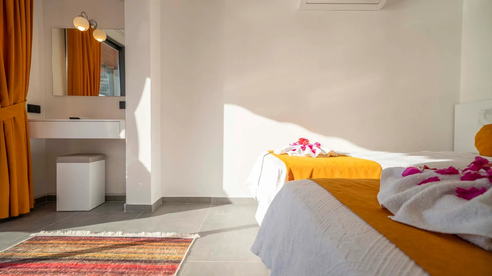 Kalkan’da Balayı Çiftlerine Uygun, Korunaklı Havuzlu, 2 Yatak Odalı, Ekonomik Villa