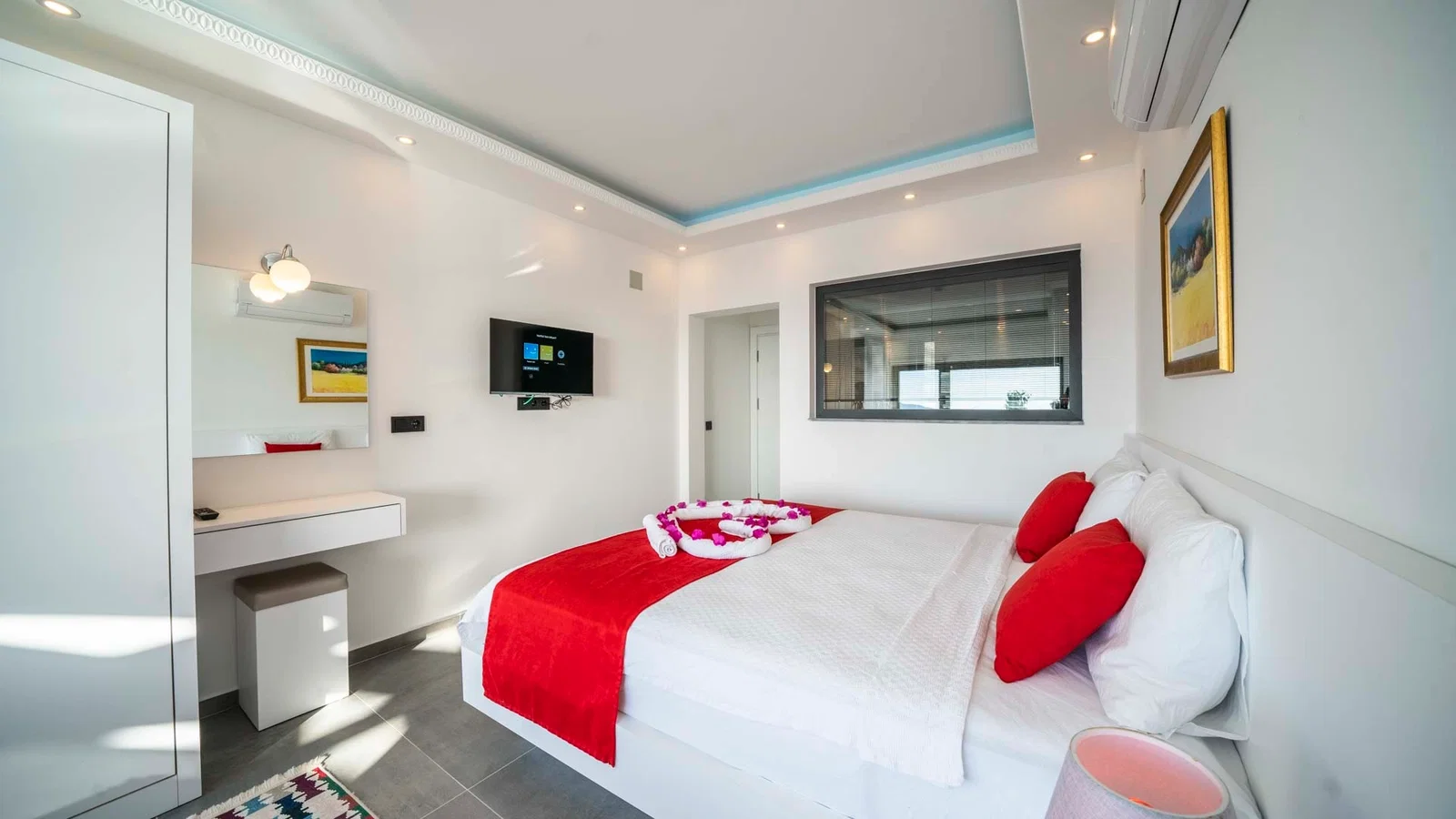 Kalkan’da Balayı Çiftlerine Uygun, Korunaklı Havuzlu, 2 Yatak Odalı, Ekonomik Villa