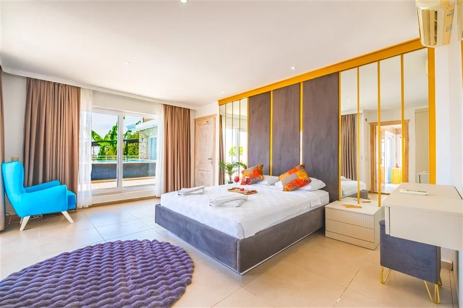 Kalkan’da Merkeze Yakın, Çocuk Havuzlu, 4 Yatak Odalı, Lüks Villa