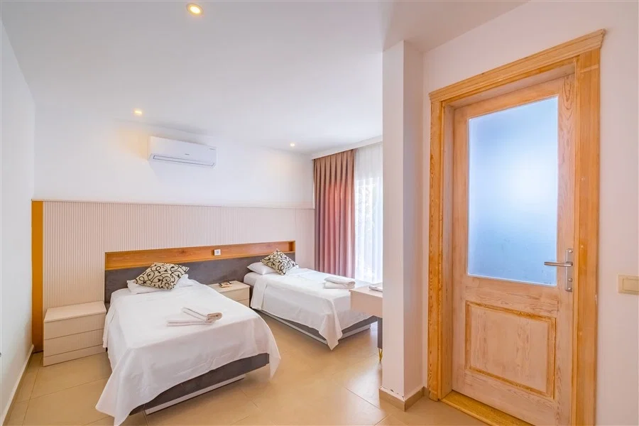 Kalkan’da Merkeze Yakın, Çocuk Havuzlu, 4 Yatak Odalı, Lüks Villa