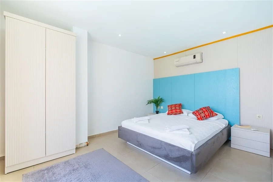 Kalkan’da Merkeze Yakın, Çocuk Havuzlu, 4 Yatak Odalı, Lüks Villa